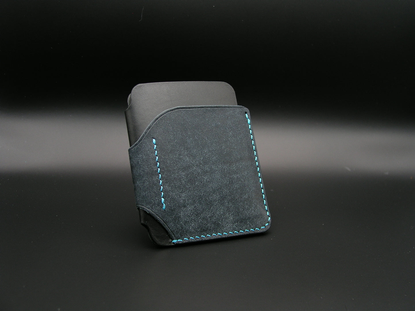 The A10: a minimalist, hand-made wallet