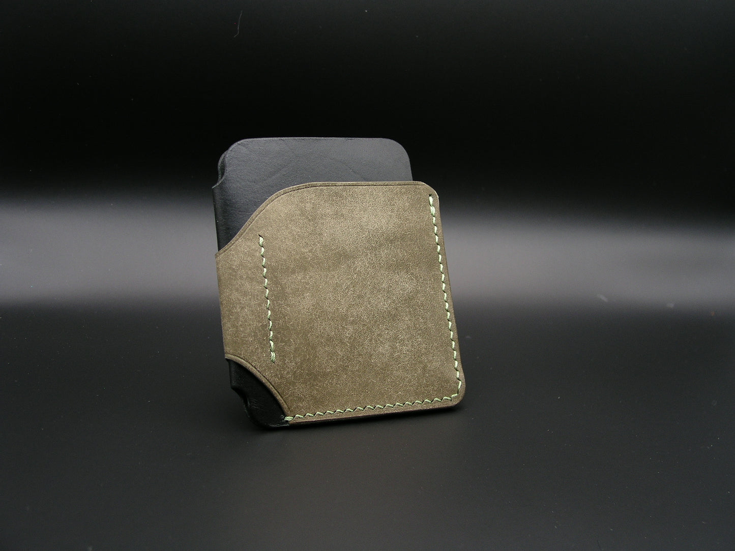 The A10: a minimalist, hand-made wallet